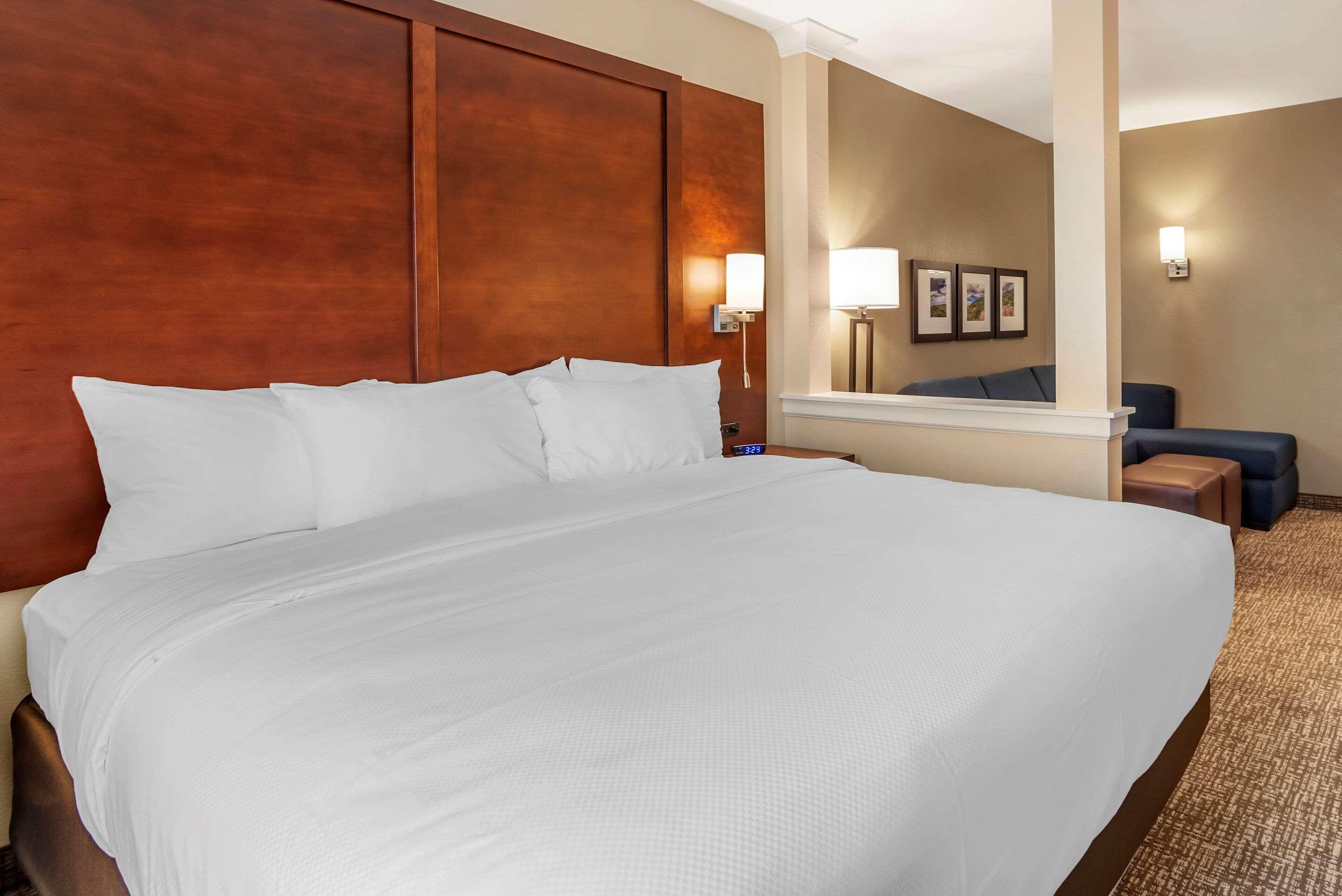 Comfort Inn & Suites Уинчестер Экстерьер фото