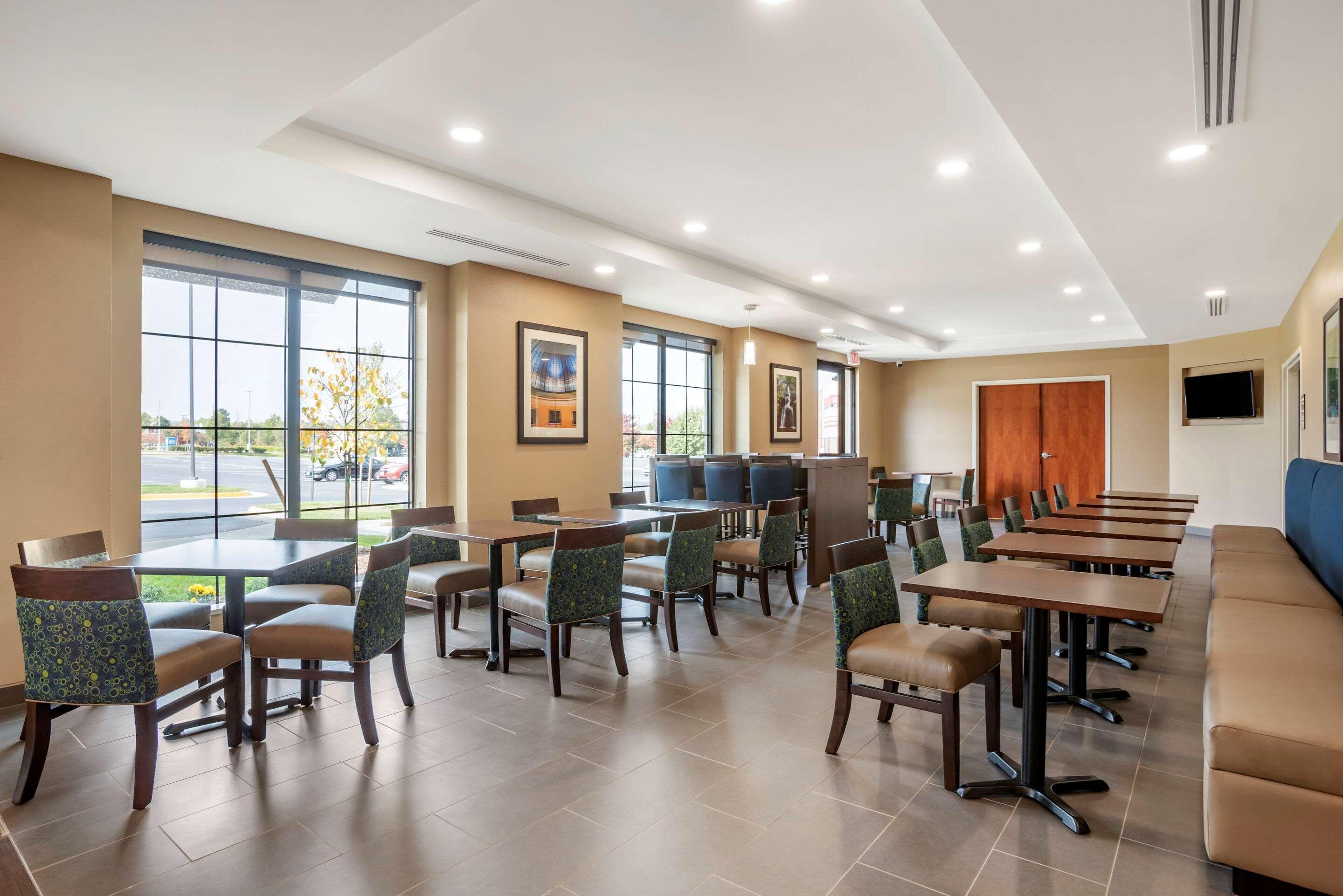 Comfort Inn & Suites Уинчестер Экстерьер фото