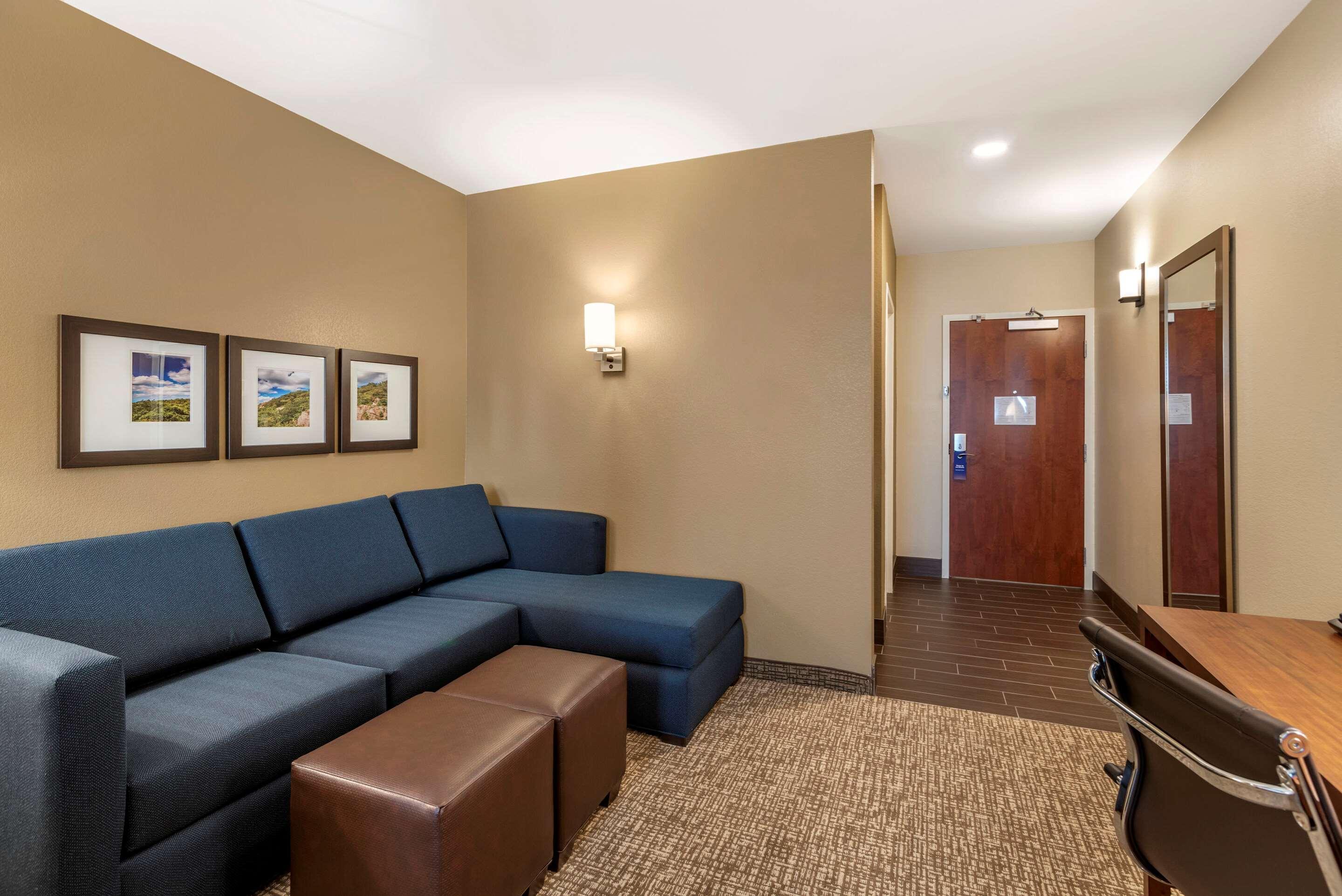 Comfort Inn & Suites Уинчестер Экстерьер фото